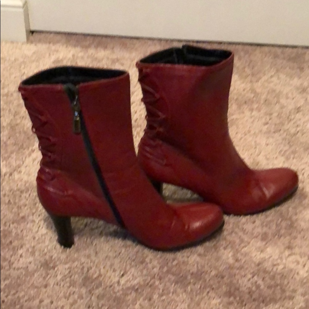 Red boots - Picture 2 of 4